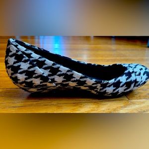 Rocket Dog women’s shoe black and white houndstooth pattern